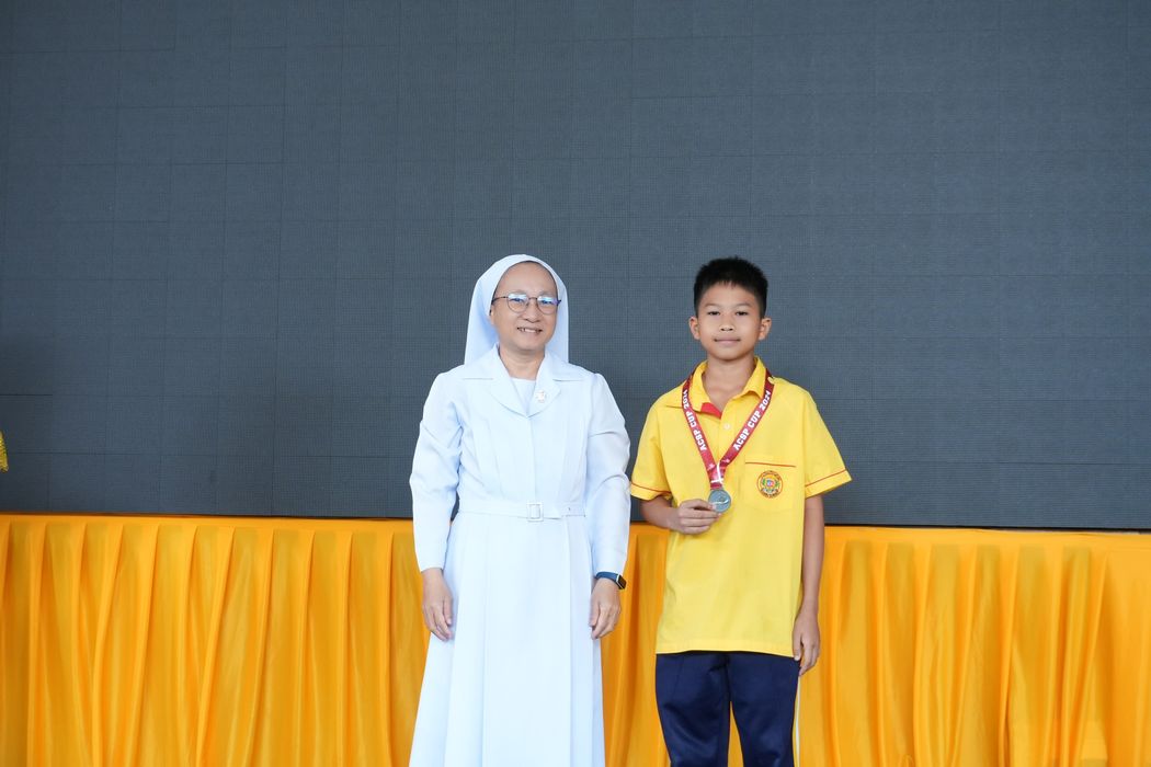 โรงเรียนปรีชานุศาสน์